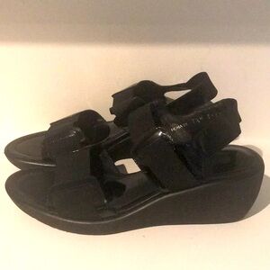 “Donald J Pliner” NWOT Black Patent/Elastic Sandals.